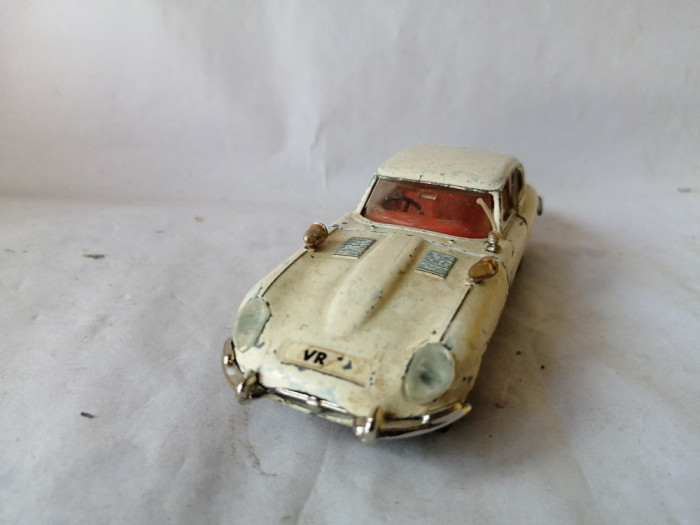 bnk jc Dinky 131 Jaguar E-Type 2+2