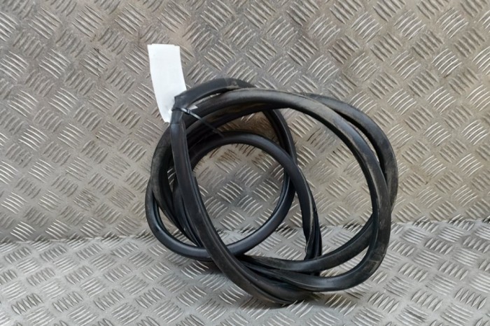 Garnitura ușă dreapta față LEXUS UX _AA1_, _AH1_, _MA1_ 2022 OEM: 67861-76020 | 30272021