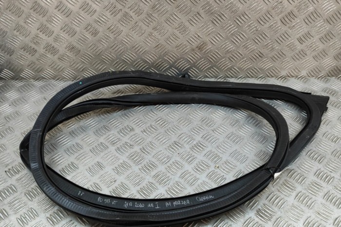Garnitura ușă st&acirc;nga față AUDI E-TRON GT 2022 OEM: 9J1831721A | 23550884