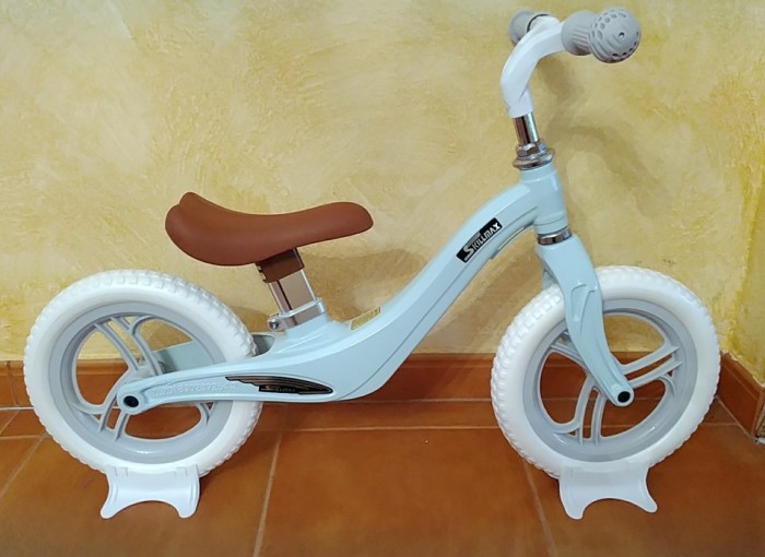 Bicicleta fara pedale cu cadru de magneziu Skillmax C UltaLight 2 kg, blue mint Bicicleta fara pedale cu cadru de magneziu Skillmax C UltaLight 2 kg, blue mint