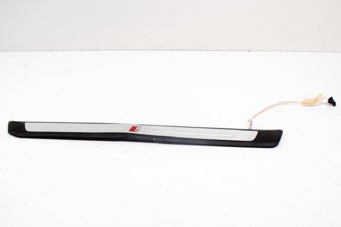 Ornament prag st&acirc;nga față AUDI A3 Limousine 8VS, 8VM 2018 OEM: 8V4947417 11696312