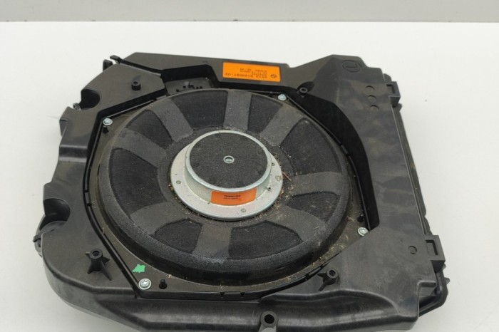Subwoofer podea st&acirc;nga BMW 5 Touring F11 2015 OEM: 9169687 | 31668529