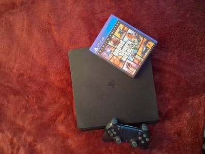 Doar vand PlayStation 4 foto
