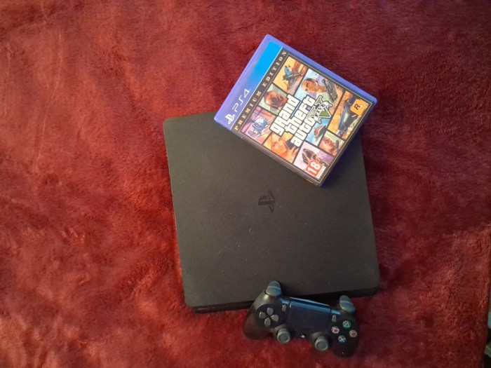 Doar vand PlayStation 4
