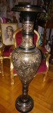 Eleganta vaza din bronz masiv de dimensiuni impresionante