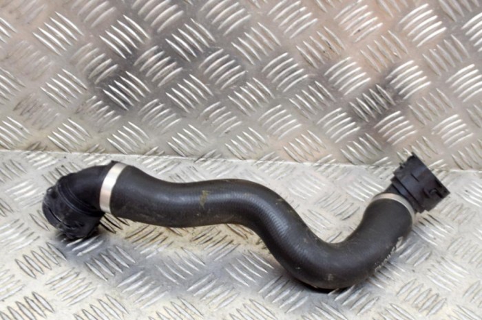 Furtun radiator răcire dreapta MERCEDES-BENZ C W205 2015 OEM: A2055017484 13499404