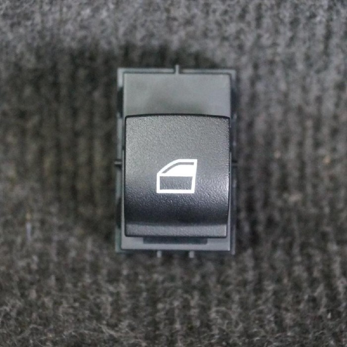 Buton geam ușă dreapta spate BMW 2 Gran Tourer F46 2016 OEM: 9208107 1991738