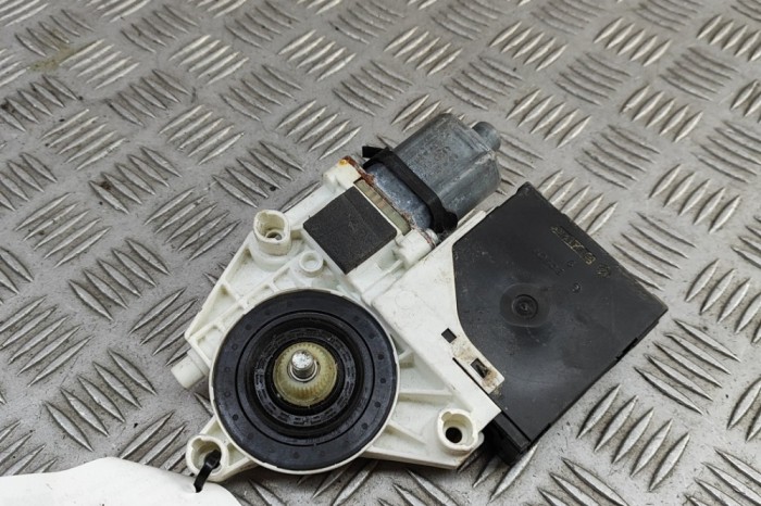Motor macara geam ușă dreapta față PORSCHE CAYMAN 987 2012 OEM: 99762418106 | 31356292