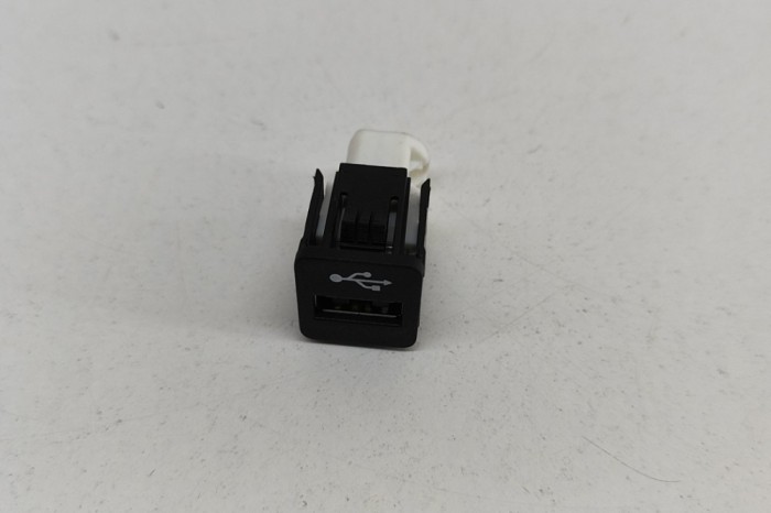 USB BMW iX3 G08 2023 OEM: 9229294 | 27452100