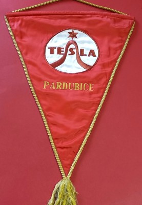 Fanion brodat (anii`70) - TESLA PARDUBICE (CEHOSLOVACIA) - dimensiuni mari 47x34 cm foto