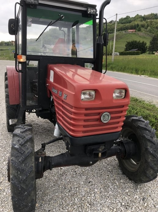 Tractor Universal 533 DT