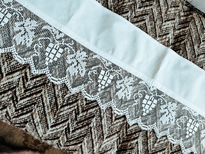 Draperie vintage cu dantelă lucrată manual