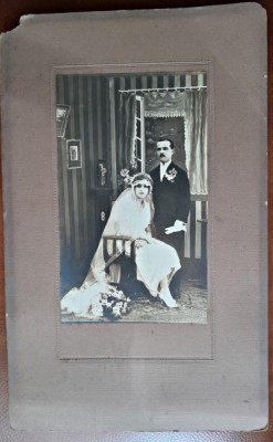 Fotografie pe carton, mire si mireasa, inceput de secol XX foto