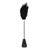 Paletă cu puf de g&acirc;dilat B-SERIES Fetish Feather Crop, pentru jocuri erotice BDSM, design cu dantelă, culoare negru