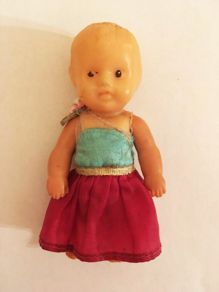 Papusa / papusica bebelus Aradeanca, anii 70-80, 11 cm, plastic/cauciuc |  Okazii.ro