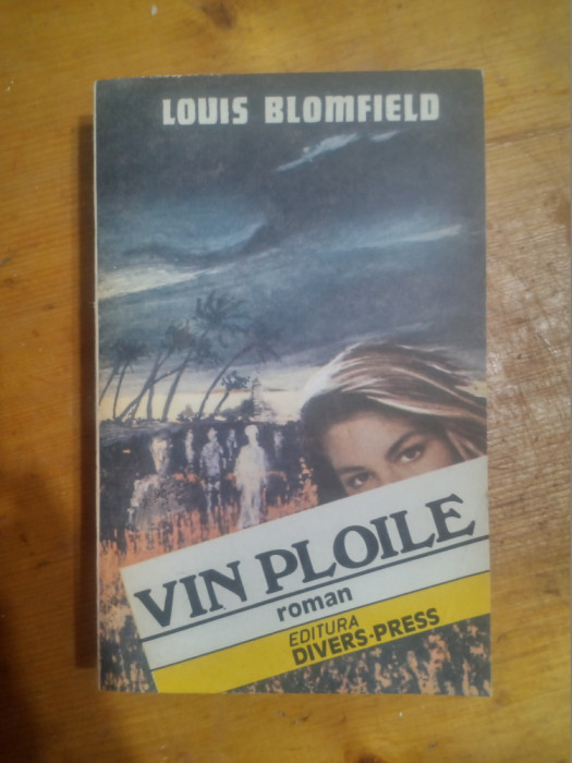 Vin ploile roman al Indiei moderne-Louis Blomfield