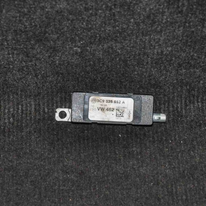 Amplificator de antena VW PASSAT Variant B6 3C5 2010 OEM: 3C9035552A