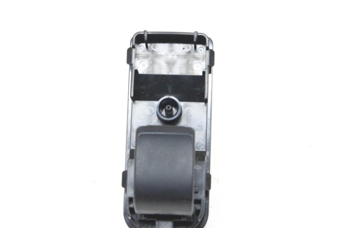 Buton geam ușă dreapta spate MAZDA CX-3 DK 2018 OEM: D09H-66-370 | 13987110