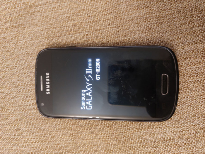 Smartphone Rar Samsung Galaxy S3 Mini VE I8200N Black/White Livrare gratuita!