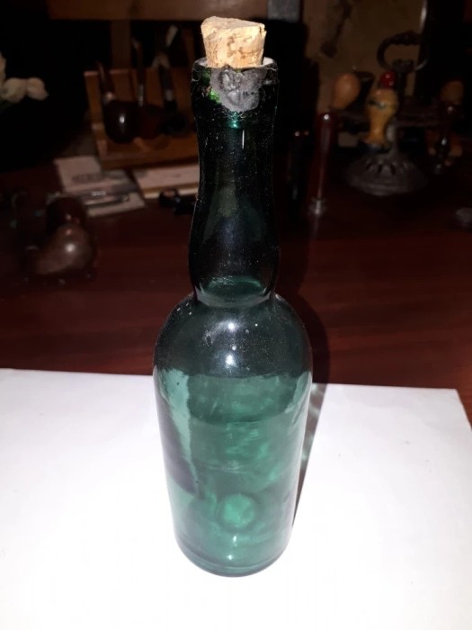 GE - Sticla veche mica / probabil de vin / fara marcaje / h: 20 cm d: 5,50 cm