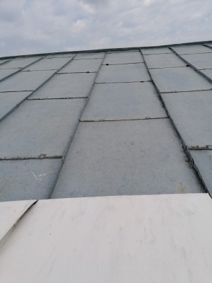 Vand tabla galvanizata 0,5 grosime, recuperata de pe un acoperis de 170 mp. foto