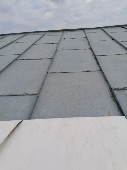 Vand tabla galvanizata 0,5 grosime, recuperata de pe un acoperis de 170 mp.