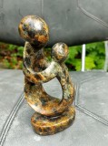 Statueta din piatra mama și copilul, africana
