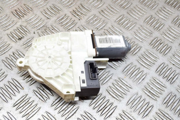 Motor macara geam ușă dreapta față LAND ROVER DISCOVERY III L319 2006 OEM: CUR000140,995075 13869974