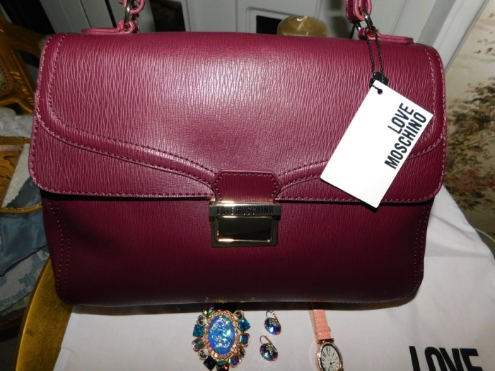 MOSCHINO, geanta noua, piele , originala, cadouri ceas, cercei , brosa