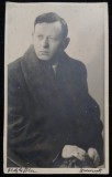 Fotografie tip Carte Postala, Barbat cu palton cu guler de blana, 1946