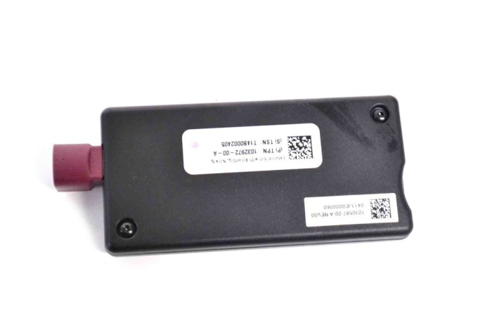 Amplificator de antena TESLA MODEL S 2014 OEM: 1032972-00-A