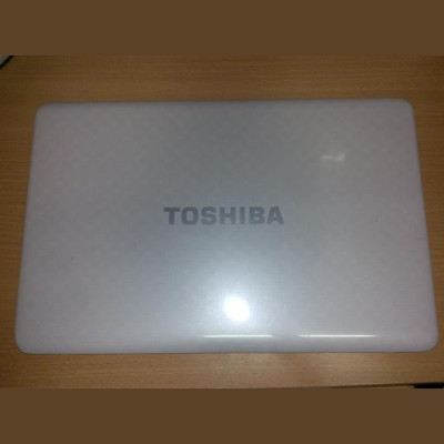 Capac LCD Toshiba Satellite L770 (crapat in coltul din stanga jos) foto