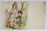 ALEGORIE DE PRIMAVARA , CU DOI COPII CANTAND IN GRADINA , CROMOLITOGRAFIE , CARTE POSTALA , CLASICA