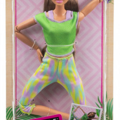 Papusa Barbie Made To Move - Barbie satena cu tinuta verde | Mattel