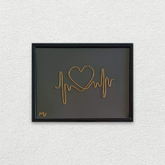 Tablou bataile inimii, sculptura din fir continuu de sarma placata cu aur, 16x21cm