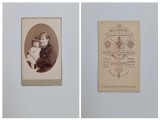 Fotografie de colectie CDV Atelier Josef Lowy, Fotograful Curtii din Viena, Portret de mama cu copil in medalion oval, Wien, Austria, 1878