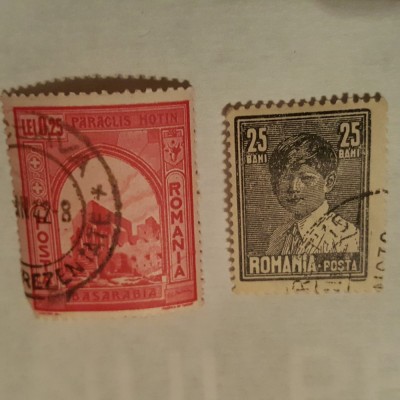 Două timbre. Poșta Rom&amp;acirc;nă. Paraclis Hotin. Basarabia, 1941, 0,25 Lei. Și Regele Mihai I, 1928, 25 Bani. Format mare. Cu filigran. Uzual. Obliterate! foto