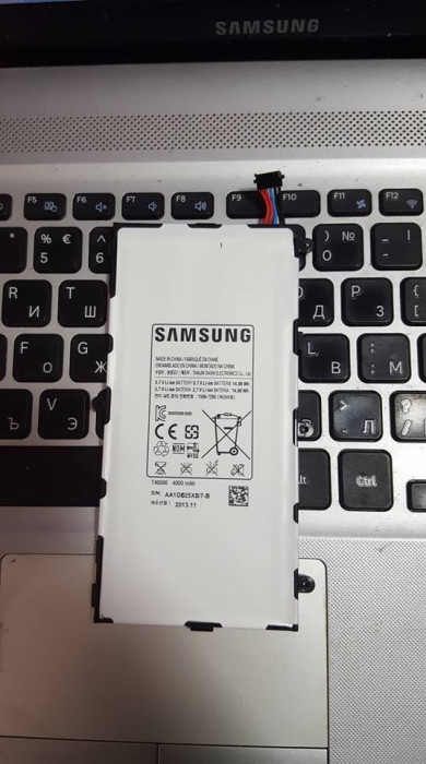 Vand baterie noua si ORIGINALA pt Samsung Tab 3---T 210 si T211