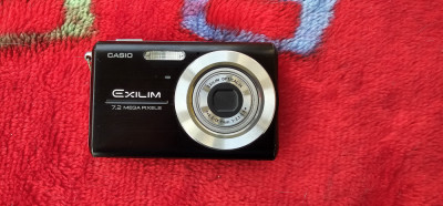 APARAT FOTO DIGITAL CASIO EXILIM EX-Z75 , 7,2 MP ,FUNCTIONEAZA . foto
