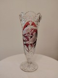 Vază de cristal șlefuit manual, cu medalion roz / rubiniu și decor cu păsări, 26 cm &ndash; stil Bohemia/boemian vintage