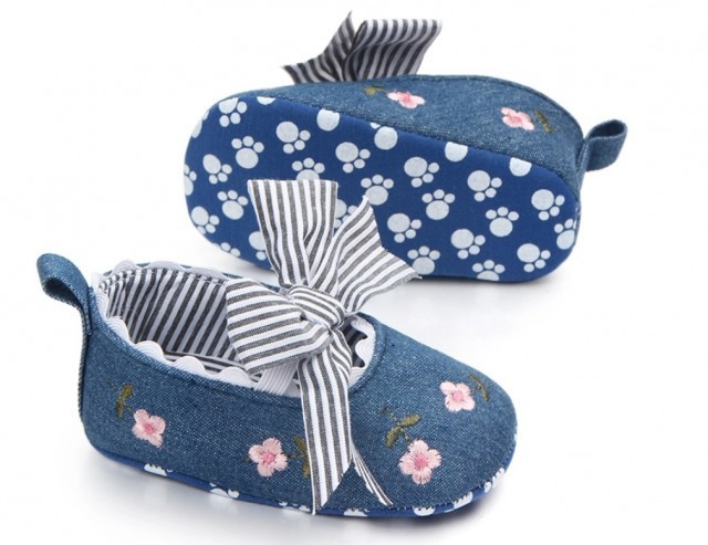 Pantofiori denim cu floricele (Marime Disponibila: 3-6 luni (Marimea 18