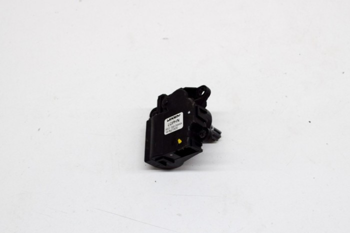 Motoras clapetă aeroterma TESLA MODEL S 2016 OEM: D332-CK8AA04 13948049