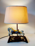 Lampa veioza vintage metal cu cal de carusel (fonta), 38cm inaltime