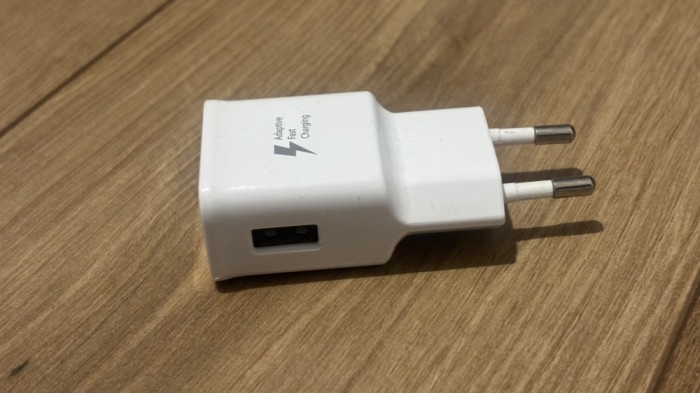 &Icirc;ncărcător USB Samsung EP-TA20EWE &ndash; Adaptive Fast Charging, stare bună, funcţional