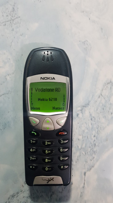 Vand nokia 6210 ideal pt conversatii lungi si carkit auto