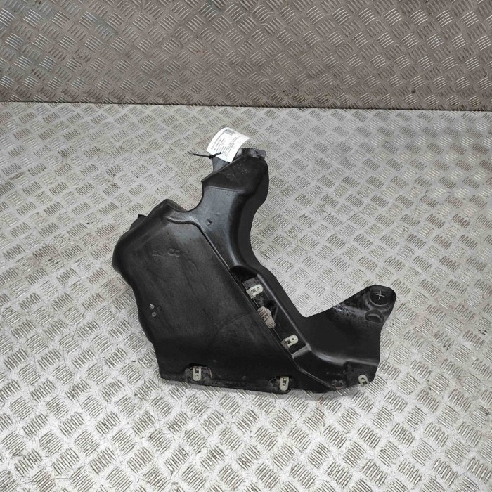 Scut motor dreapta spate BMW 3 G20, G28 2024 OEM: 7340868