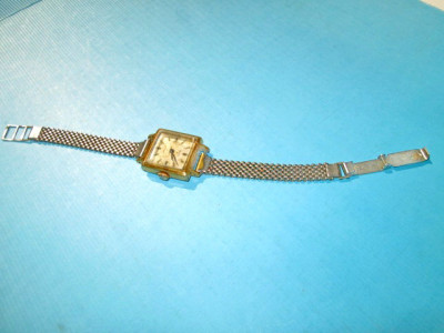 5351-Ceas mana vechi Zarea-USSR dama 17 rubine intermitent functional. foto