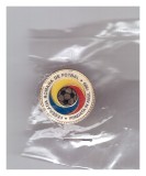 Insigna cu pin Federatia romana de fotbal, fondata in anul 1909, stare foarte buna, Romania de la 1950