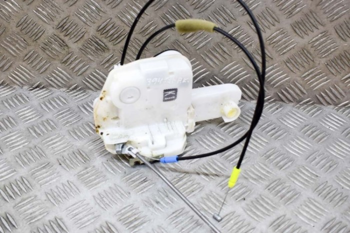 &Icirc;ncuietoare ușă st&acirc;nga față MITSUBISHI ASX GA_W_ 2011 OEM: 5715A589 20590836