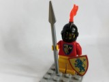 bnk jc LEGO Castle 6060 Knight&rsquo;s Challenge - The Lion Kings - soldat pedestru cu sulita si scut